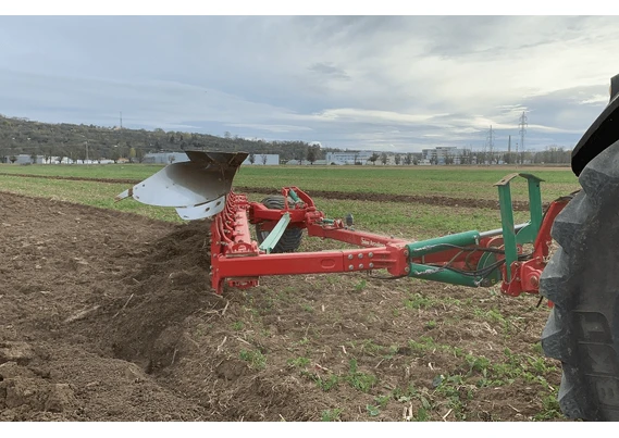 Фото-3128 Оборотный полунавесной плуг ARCOAGRO 180ARCOAGRO 180 - SPRING 2IN1