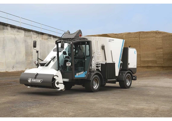 Самоходные вагоны-миксеры LEADER PF FULL ELECTRIC 1 ШНЕК