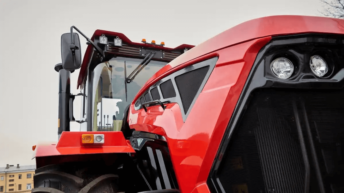 Впервые за 30 лет: Петербургский тракторный завод выпустил более 4000 машин за 2022 год